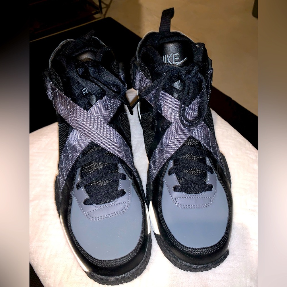 Nike Air Raid size 12